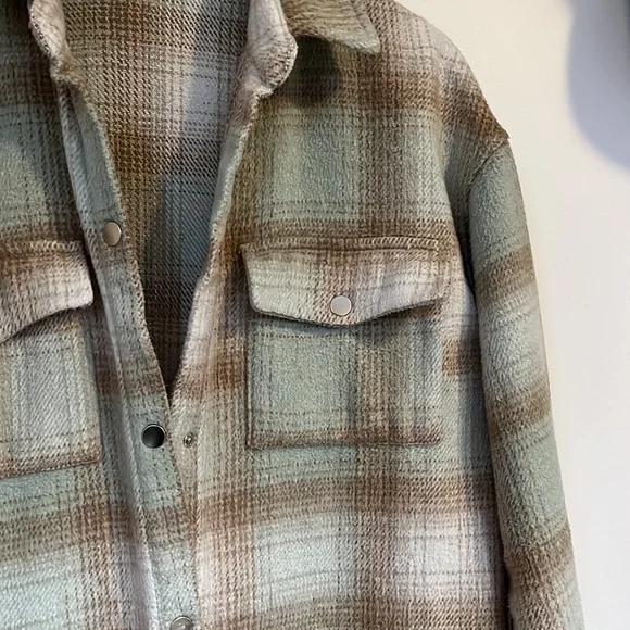 Ladies plaid shacket - Picture 3 of 5